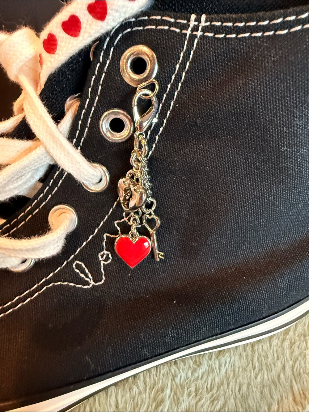 Converse Valentine’s Day Chuck Taylor All Star Hi Hearts Women’s 9.5 NIB - Picture 3 of 14